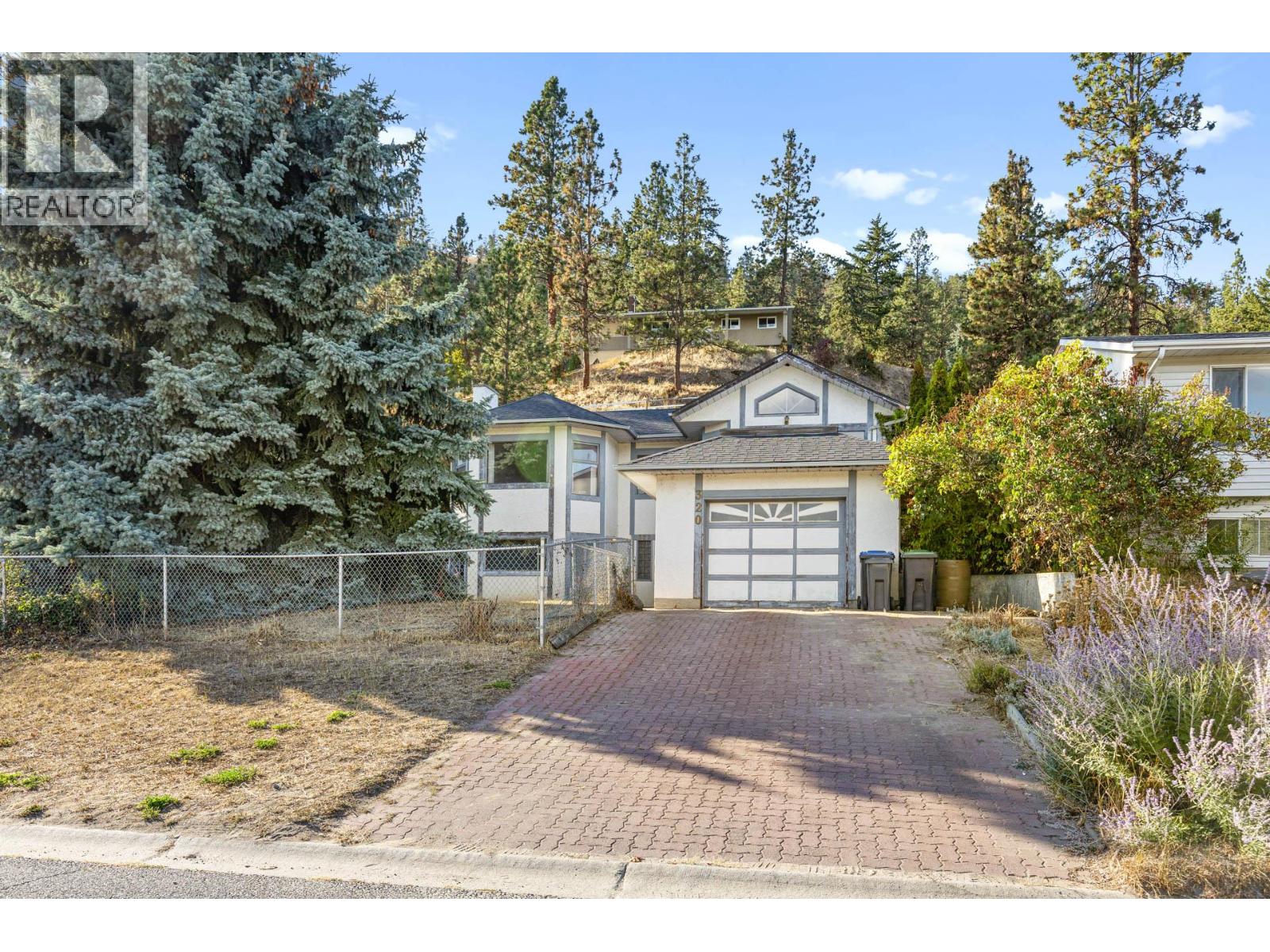 320 Moubray Road, Kelowna, British Columbia