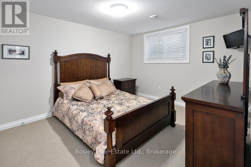 124 Landry Lane, Blue Mountains, Ontario  N0H 2P0 - Photo 42 - X12444280