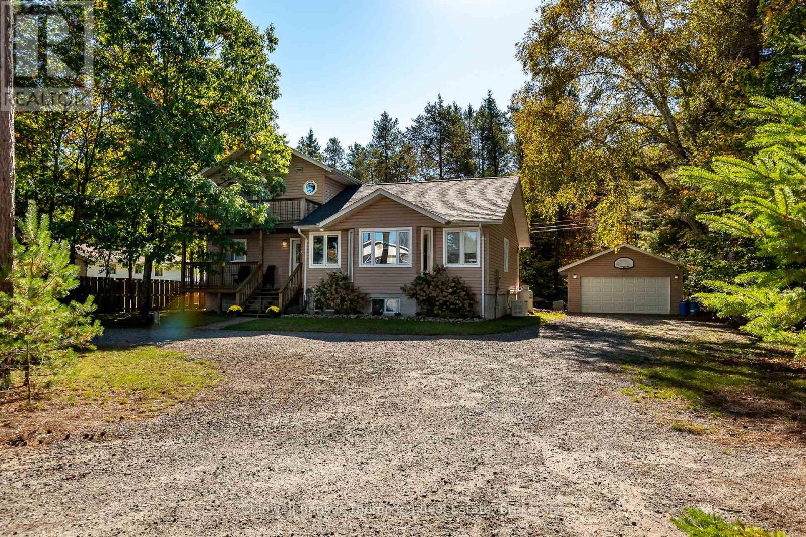 4237 Ravenscliffe Road, Huntsville, Ontario  P1H 2J2 - Photo 1 - X12444298