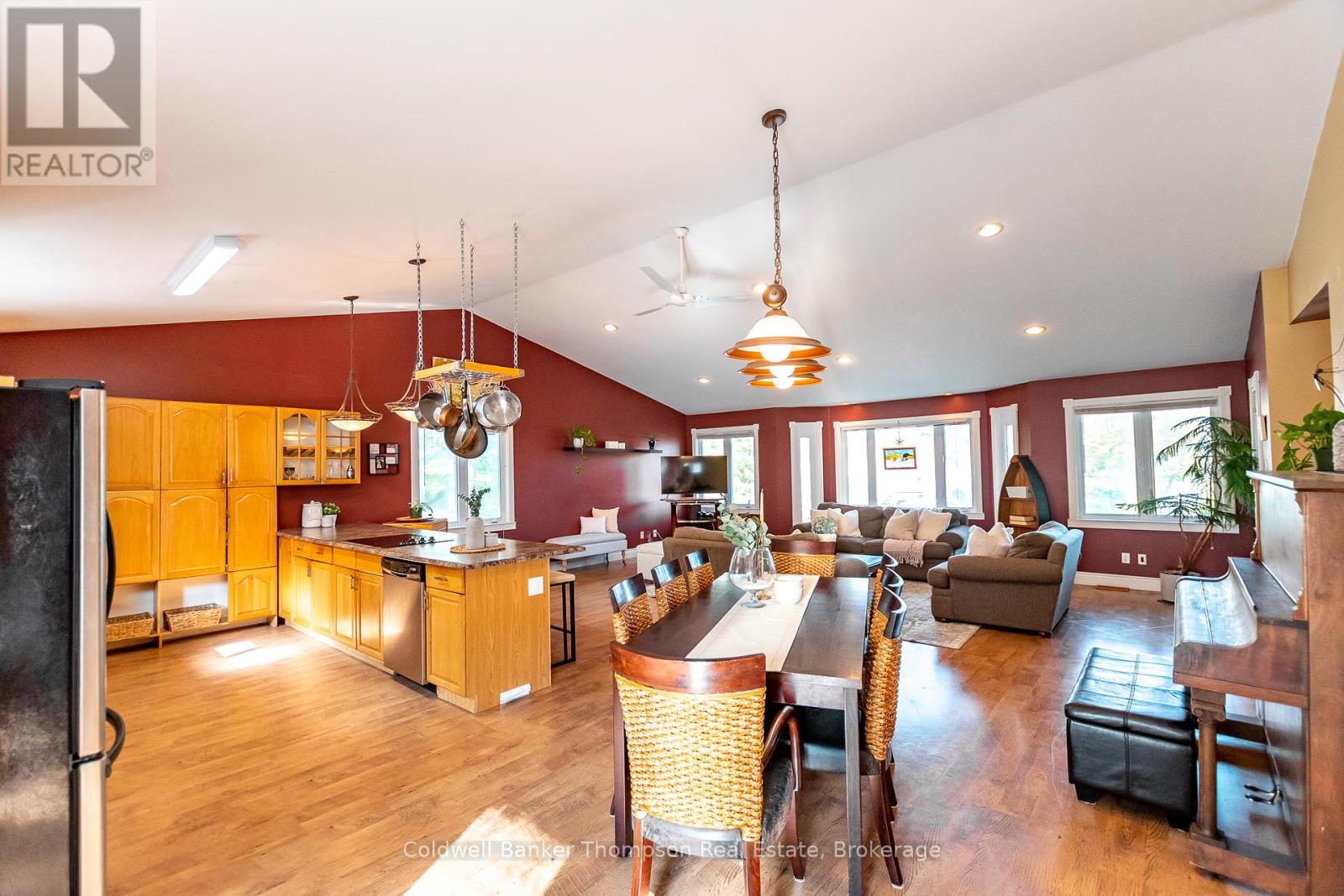 4237 Ravenscliffe Road, Huntsville, Ontario  P1H 2J2 - Photo 14 - X12444298