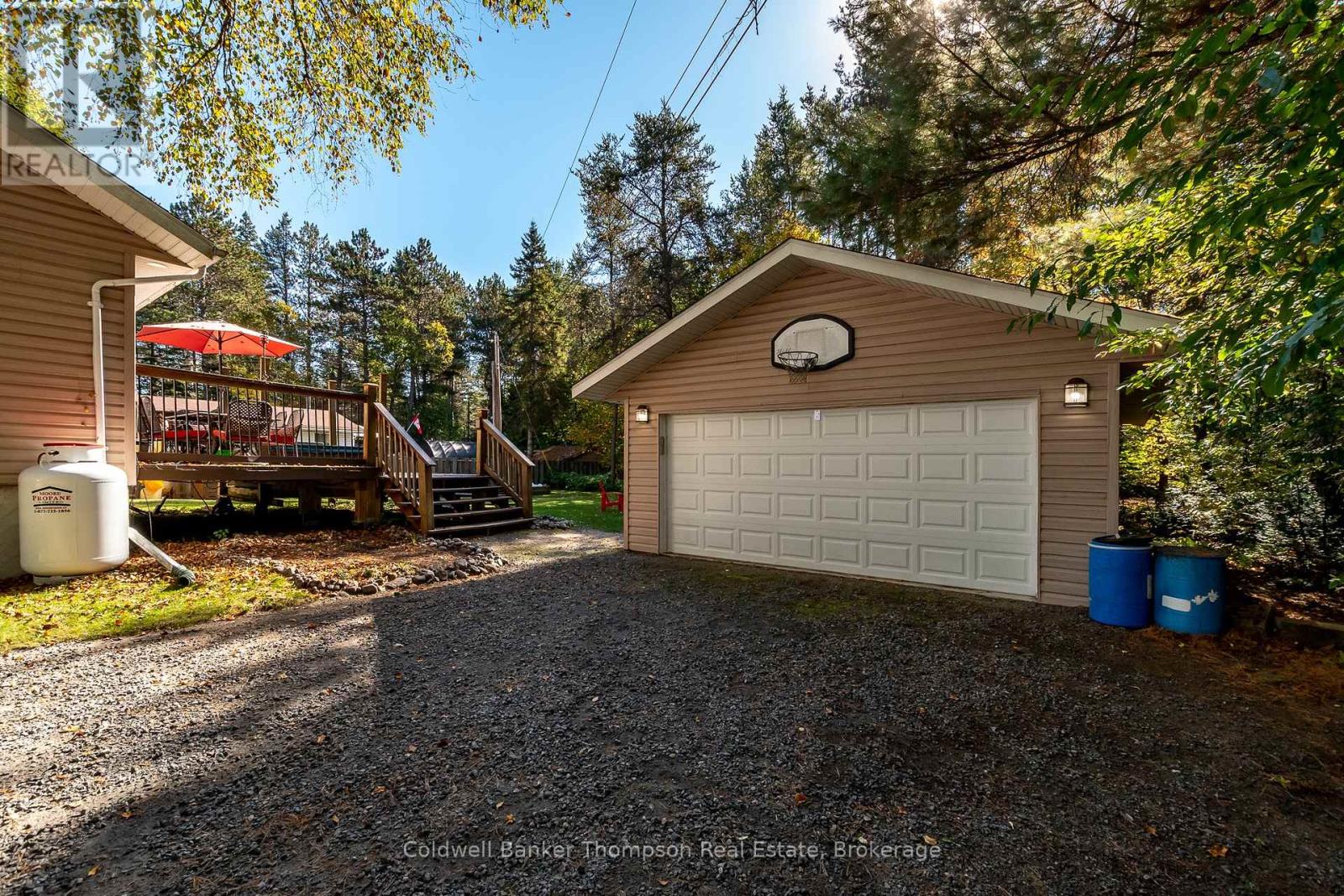 4237 Ravenscliffe Road, Huntsville, Ontario  P1H 2J2 - Photo 36 - X12444298