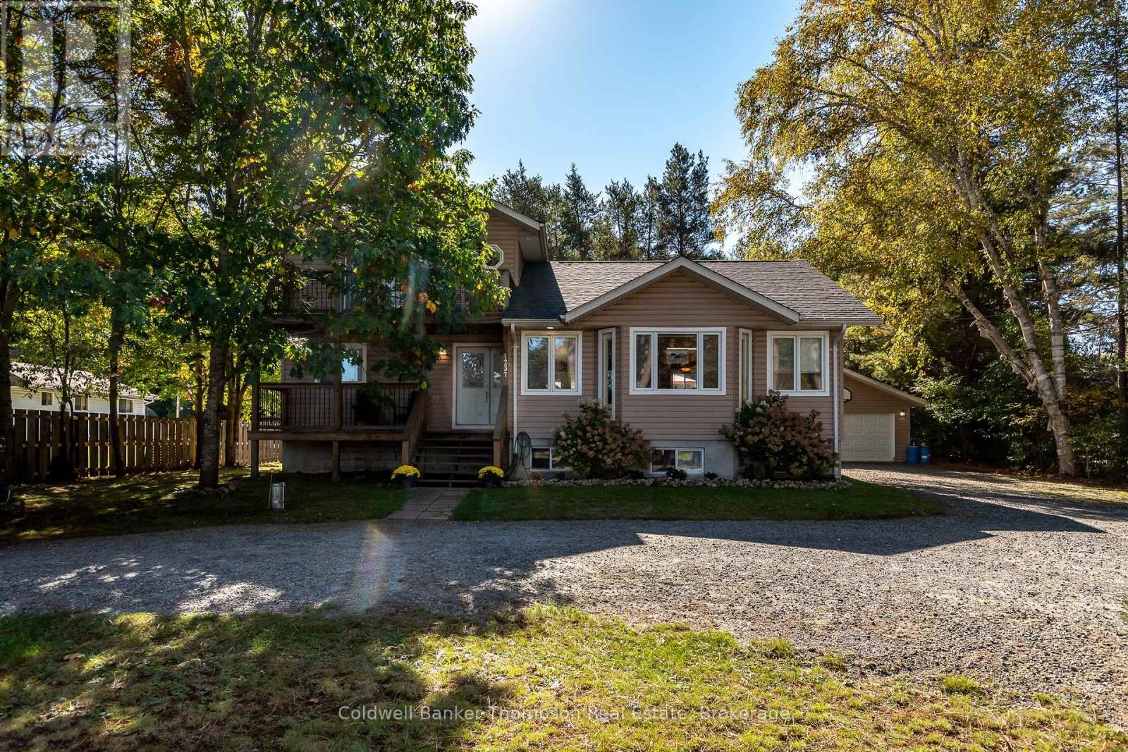 4237 Ravenscliffe Road, Huntsville, Ontario  P1H 2J2 - Photo 44 - X12444298