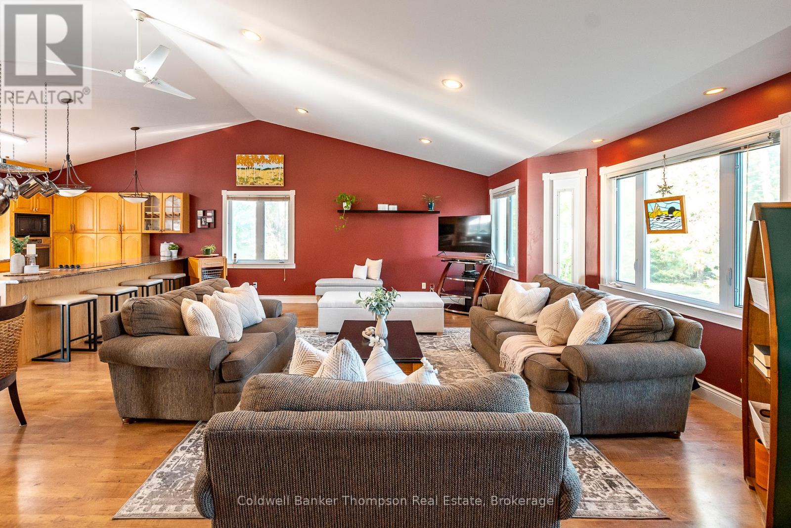 4237 Ravenscliffe Road, Huntsville, Ontario  P1H 2J2 - Photo 5 - X12444298