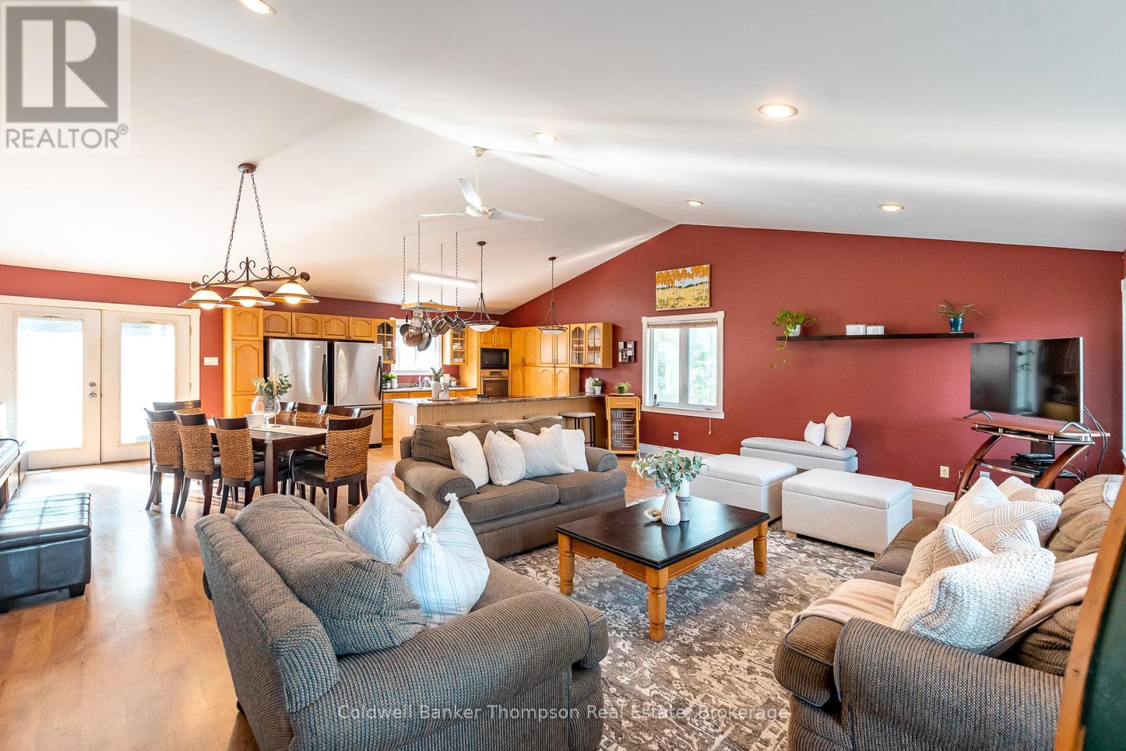 4237 Ravenscliffe Road, Huntsville, Ontario  P1H 2J2 - Photo 7 - X12444298