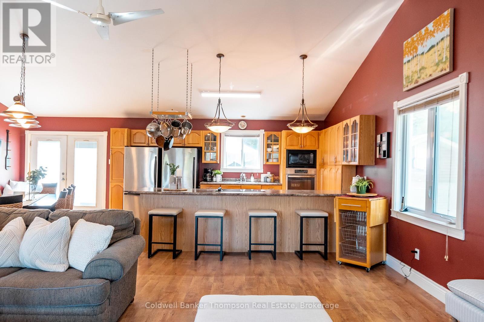 4237 Ravenscliffe Road, Huntsville, Ontario  P1H 2J2 - Photo 8 - X12444298