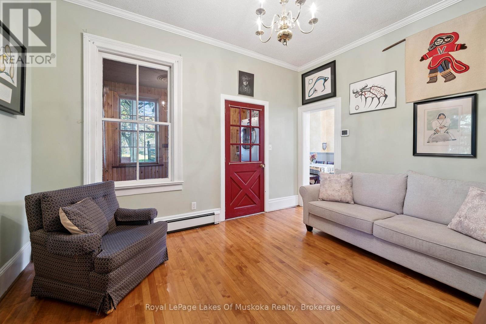86 Quebec Street, Bracebridge, Ontario  P1L 2A4 - Photo 14 - X12444331