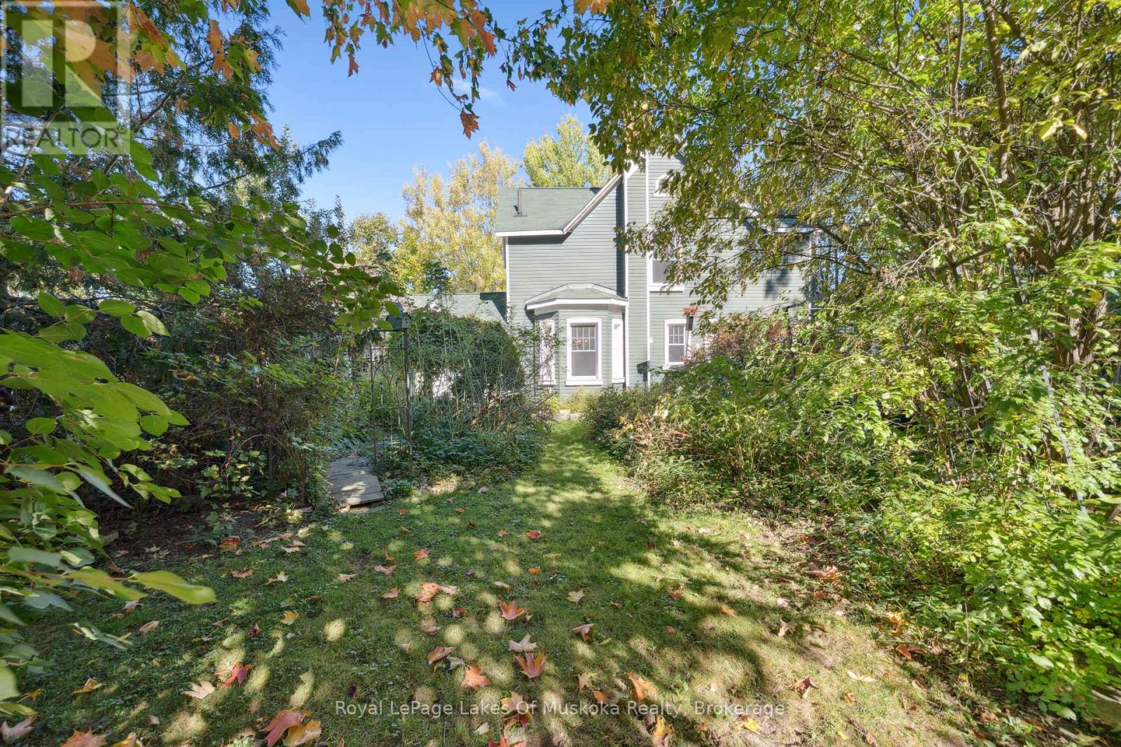 86 Quebec Street, Bracebridge, Ontario  P1L 2A4 - Photo 2 - X12444331