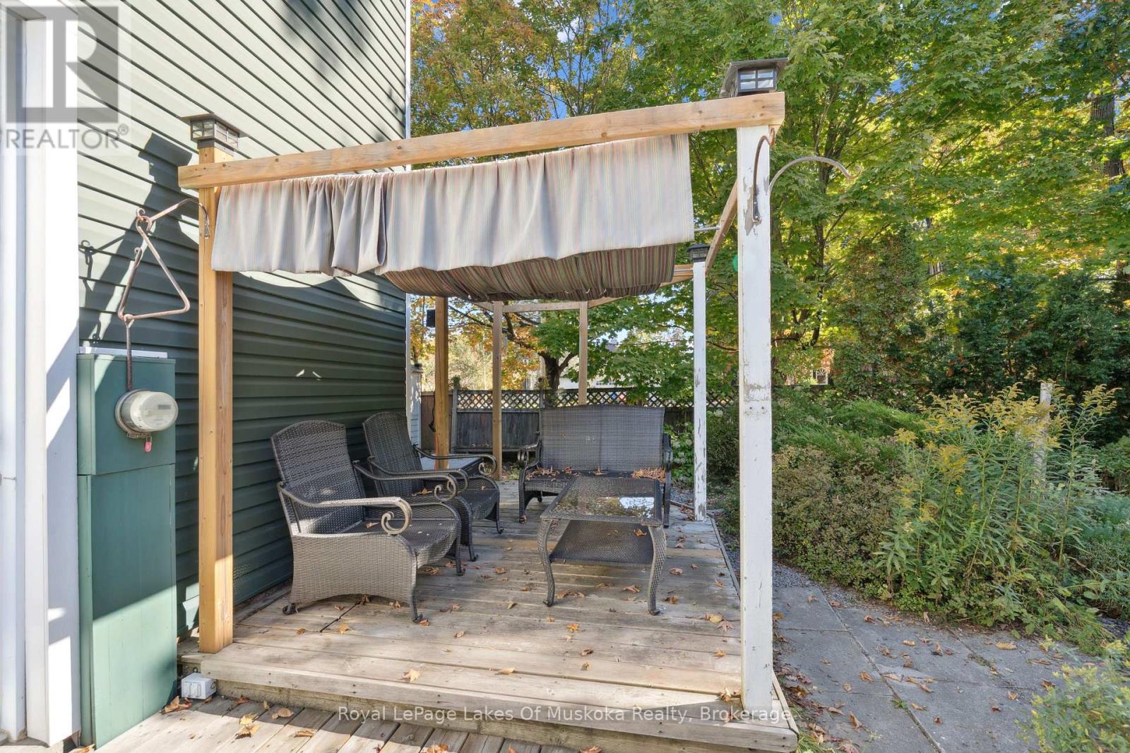 86 Quebec Street, Bracebridge, Ontario  P1L 2A4 - Photo 5 - X12444331
