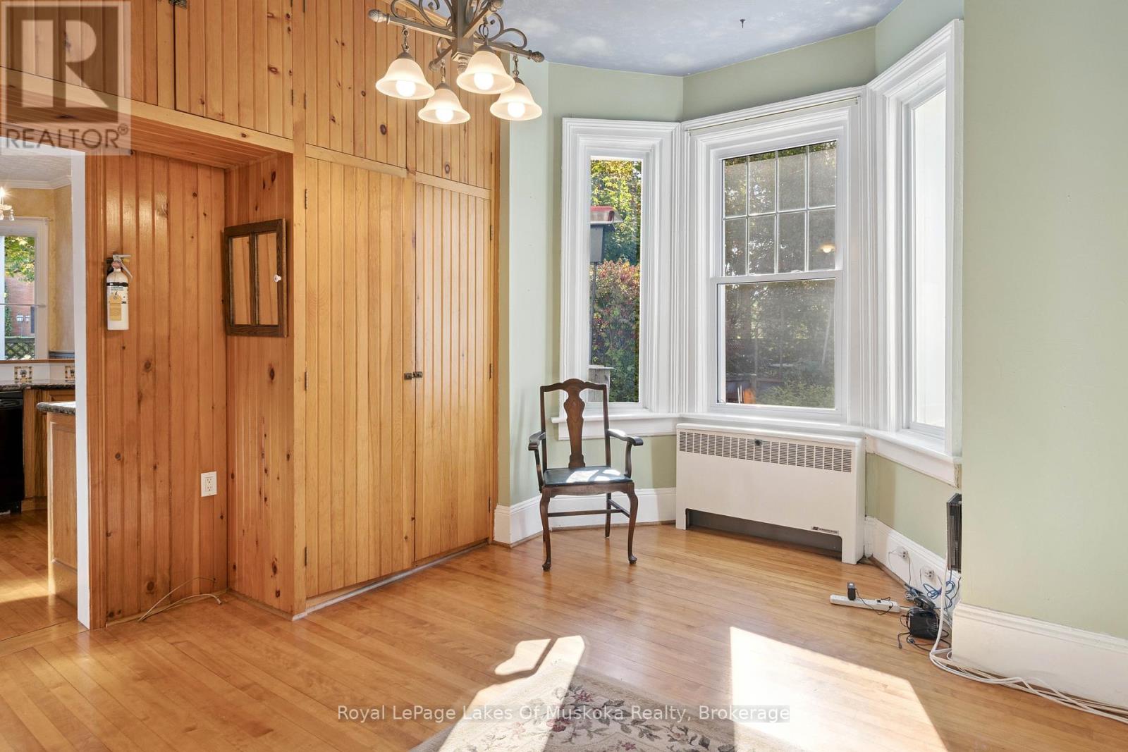 86 Quebec Street, Bracebridge, Ontario  P1L 2A4 - Photo 8 - X12444331