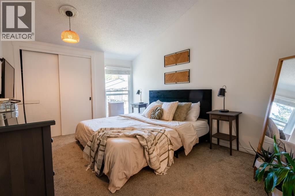 396 Brae Glen Crescent Sw, Calgary, Alberta  T2W 1B6 - Photo 18 - A2257317