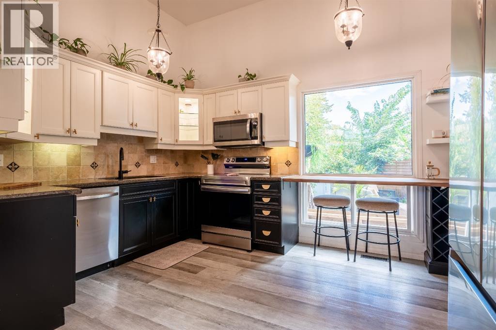 396 Brae Glen Crescent Sw, Calgary, Alberta  T2W 1B6 - Photo 14 - A2257317