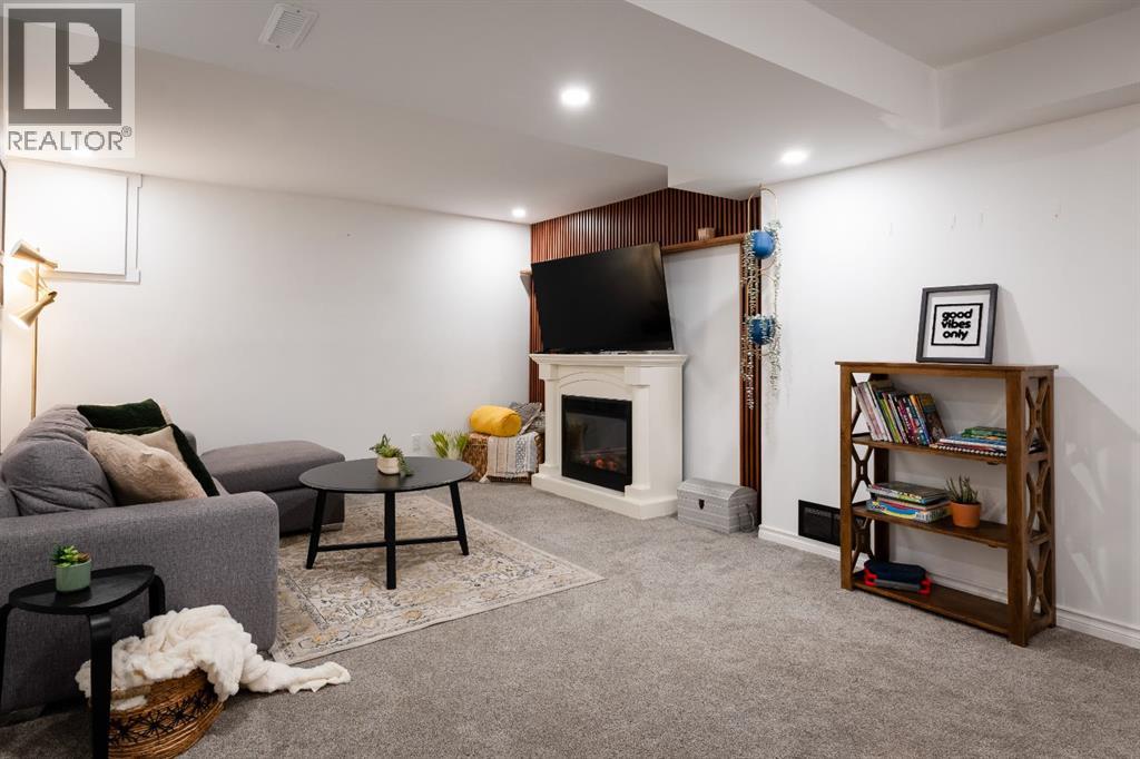396 Brae Glen Crescent Sw, Calgary, Alberta  T2W 1B6 - Photo 34 - A2257317