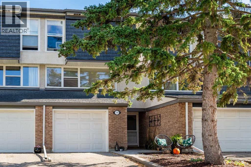 396 Brae Glen Crescent Sw, Calgary, Alberta  T2W 1B6 - Photo 2 - A2257317
