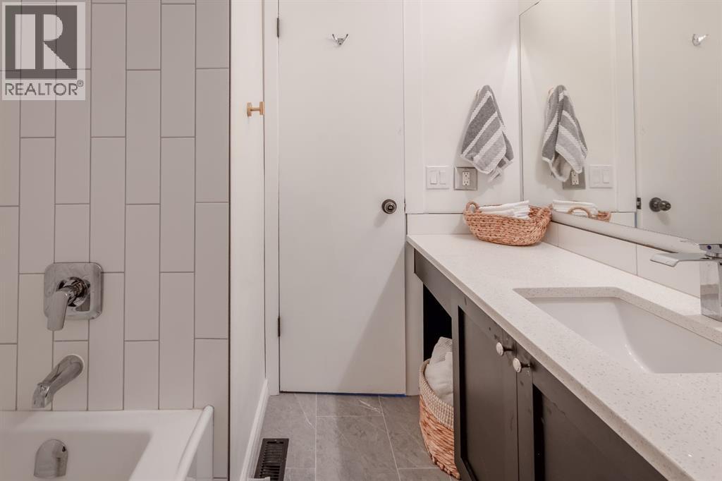 396 Brae Glen Crescent Sw, Calgary, Alberta  T2W 1B6 - Photo 27 - A2257317