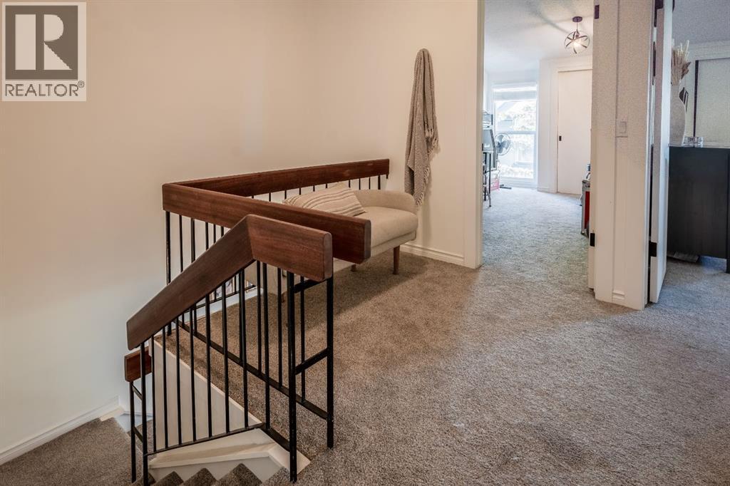 396 Brae Glen Crescent Sw, Calgary, Alberta  T2W 1B6 - Photo 17 - A2257317
