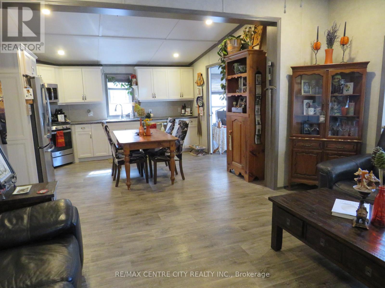 116 - 22790 Amiens Road, Middlesex Centre (Komoka), Ontario  N0L 1R0 - Photo 8 - X12444254