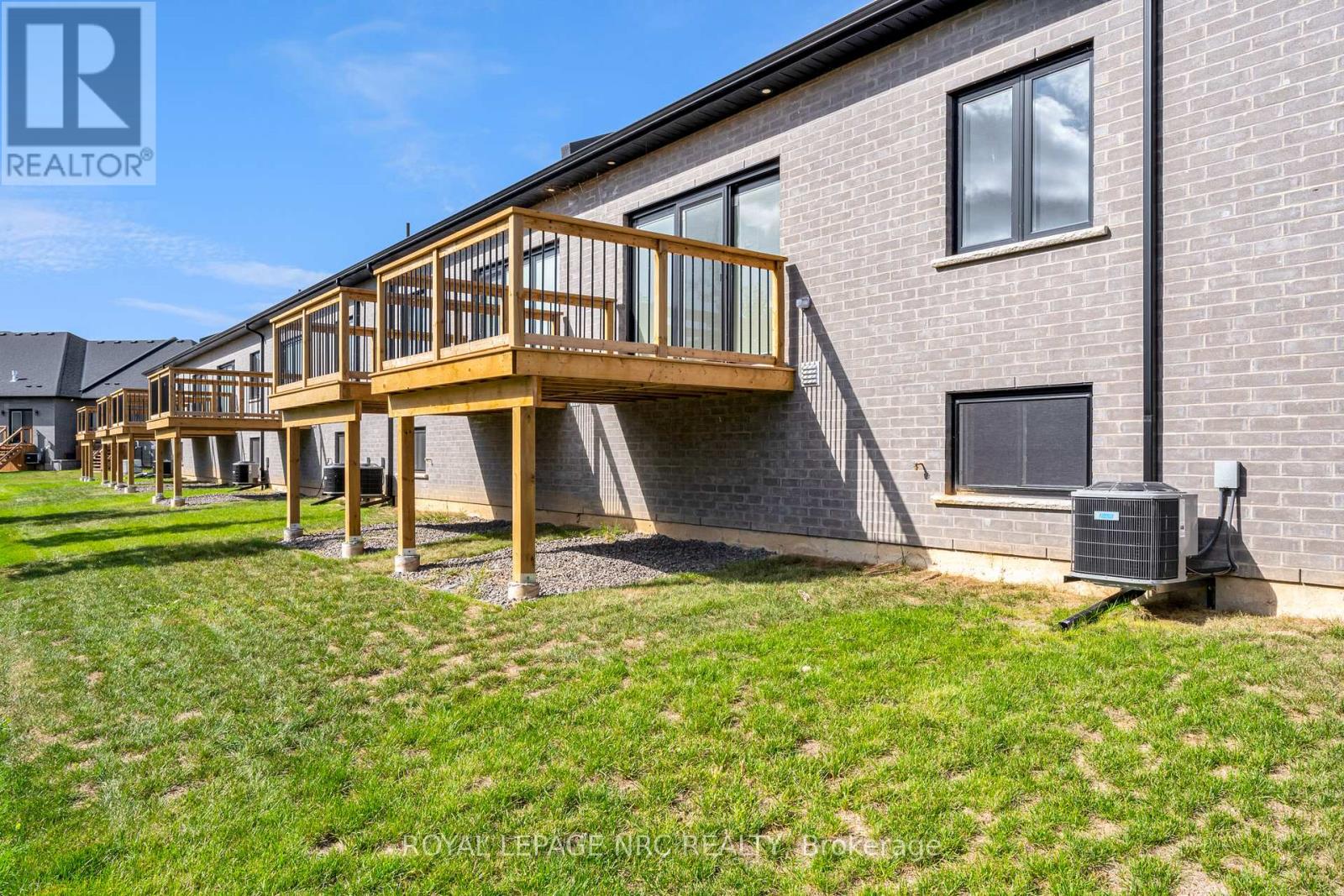 732 Clarence Street, Port Colborne (Sugarloaf), Ontario  L3K 0A8 - Photo 23 - X12444013