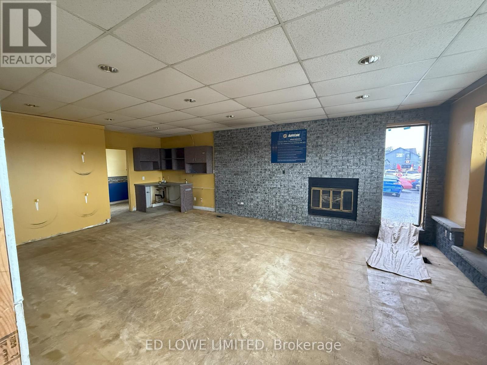 126 Bradford Street, Barrie, Ontario  L4N 3B3 - Photo 5 - S12443663