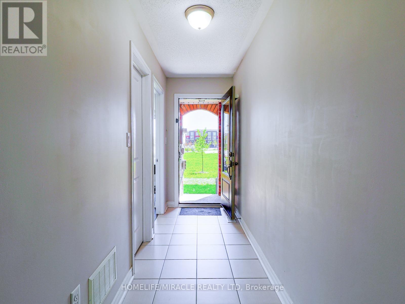 5 Sudeley Lane, Brampton, Ontario  L7A 4Z7 - Photo 4 - W12141970