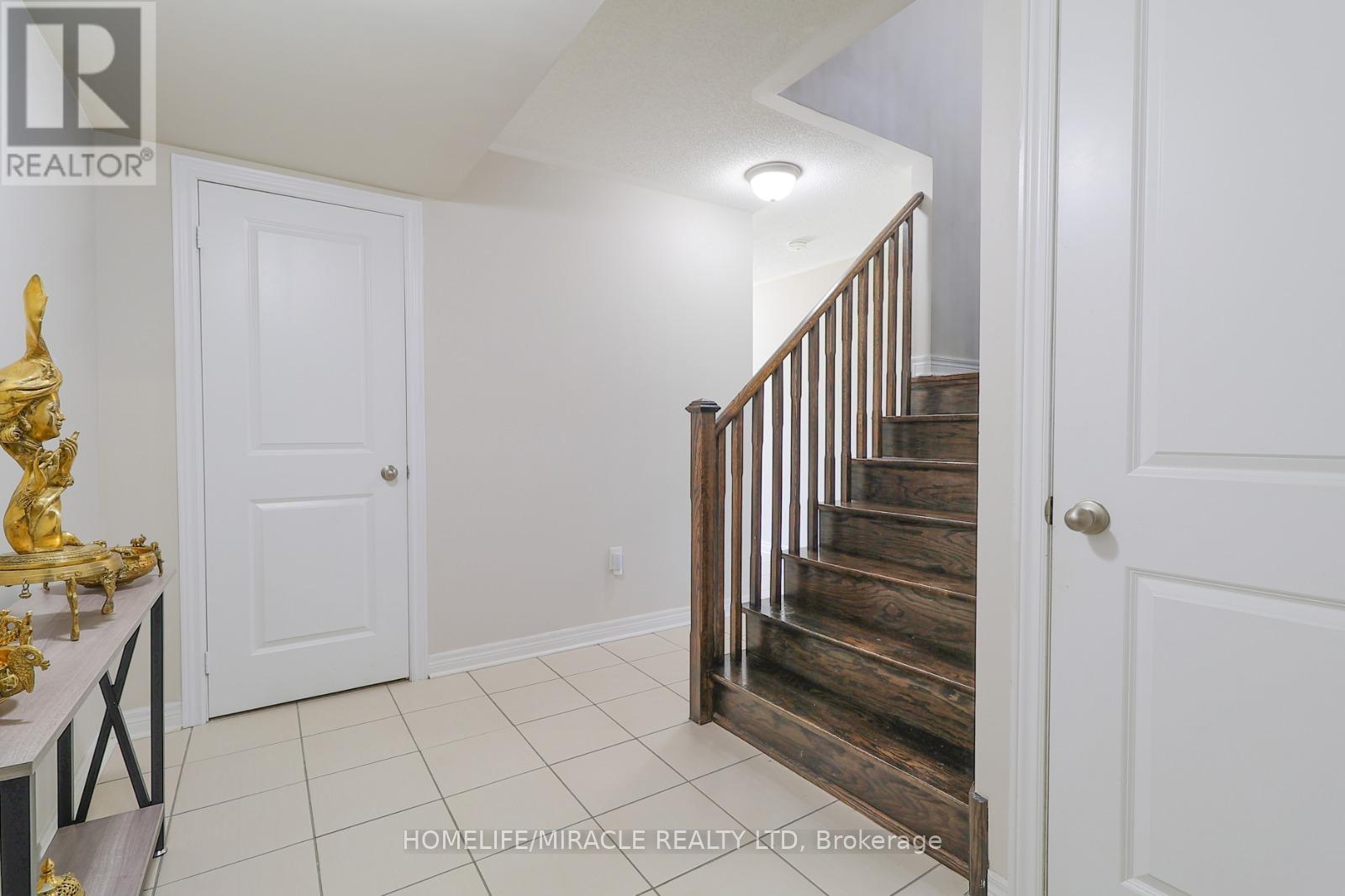 5 Sudeley Lane, Brampton, Ontario  L7A 4Z7 - Photo 11 - W12141970