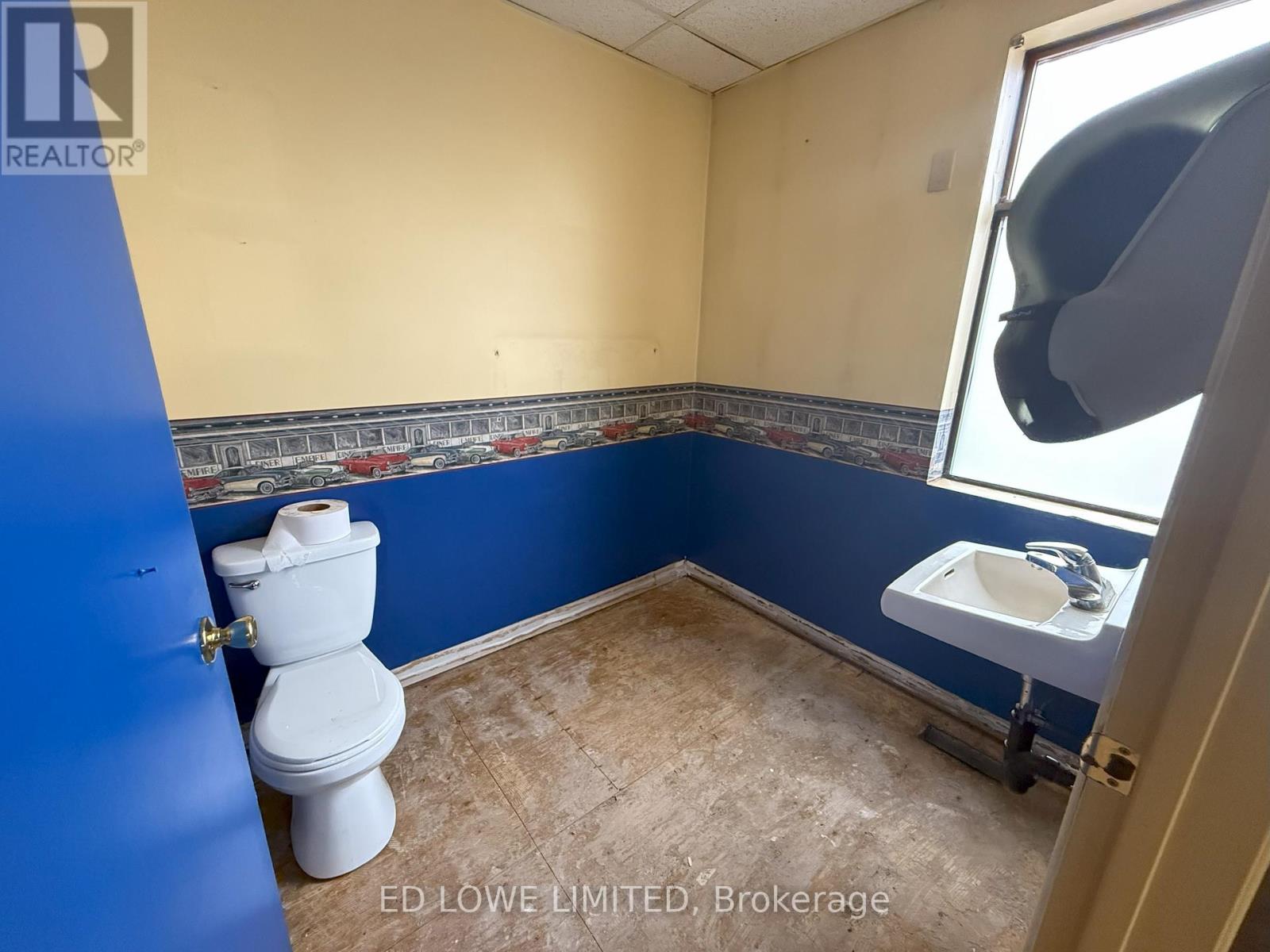 126 Bradford Street, Barrie, Ontario  L4N 3B3 - Photo 9 - S12443663