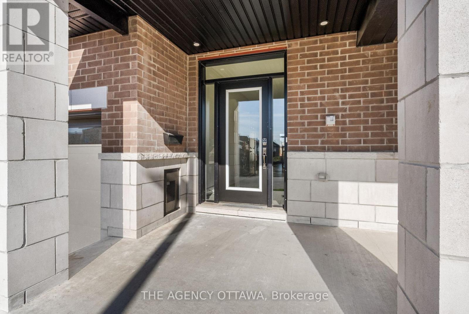 231 Gretsch Road, Ottawa, Ontario  K1T 0X2 - Photo 3 - X12444231