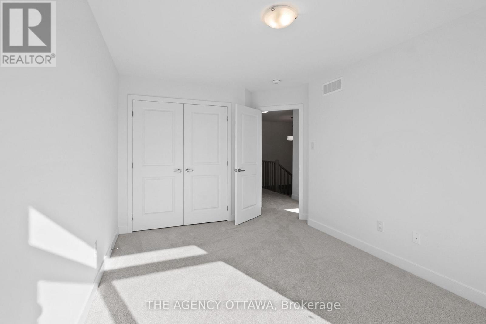 231 Gretsch Road, Ottawa, Ontario  K1T 0X2 - Photo 31 - X12444231