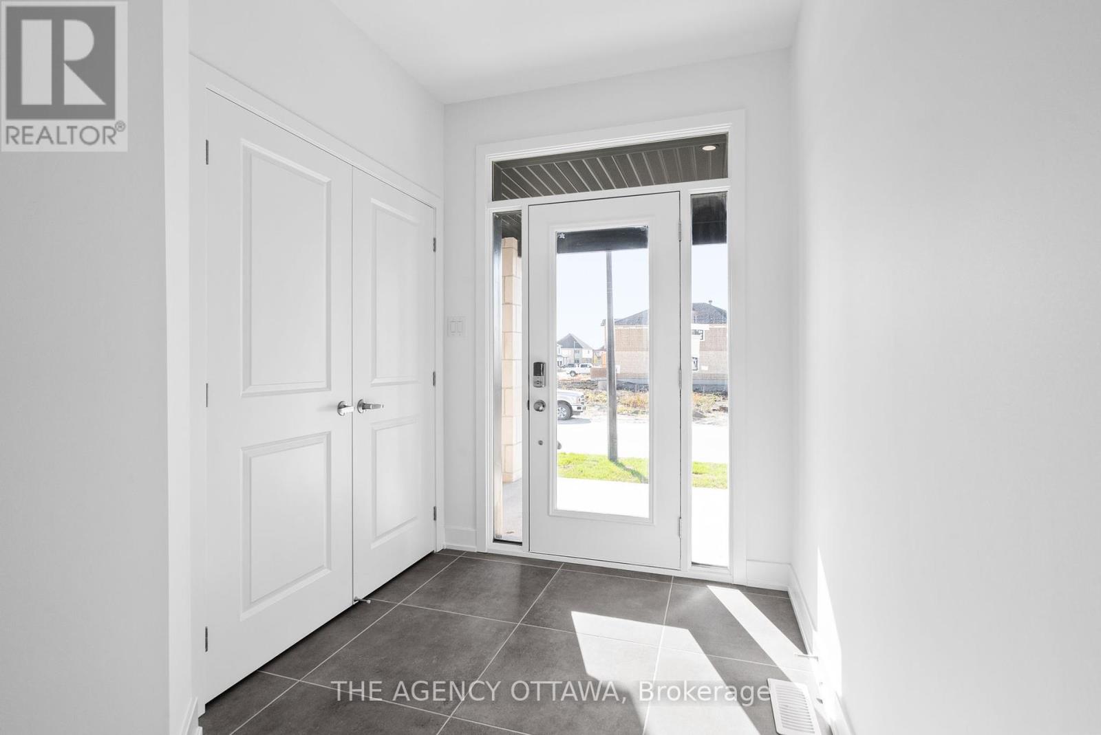 231 Gretsch Road, Ottawa, Ontario  K1T 0X2 - Photo 4 - X12444231