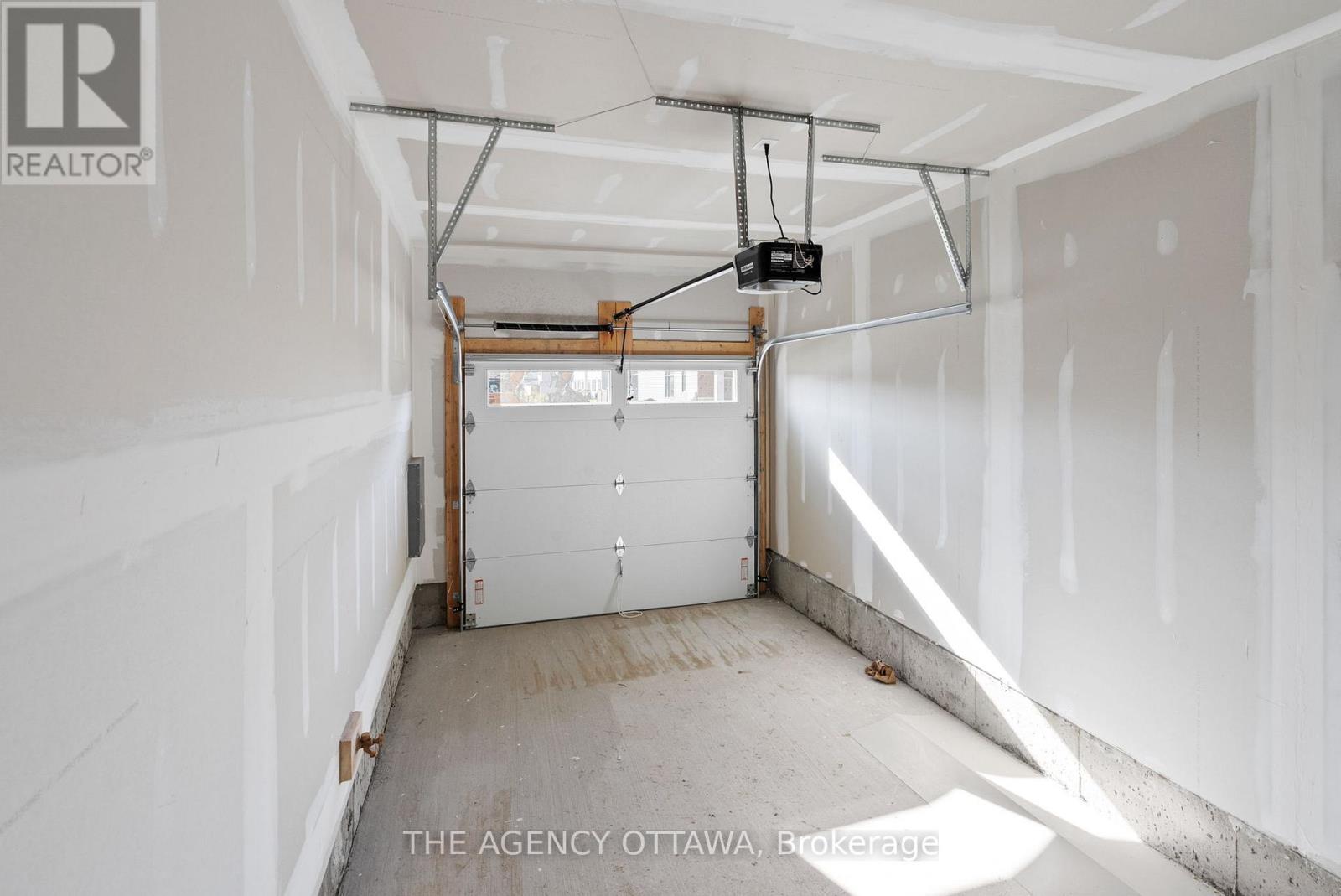 231 Gretsch Road, Ottawa, Ontario  K1T 0X2 - Photo 40 - X12444231