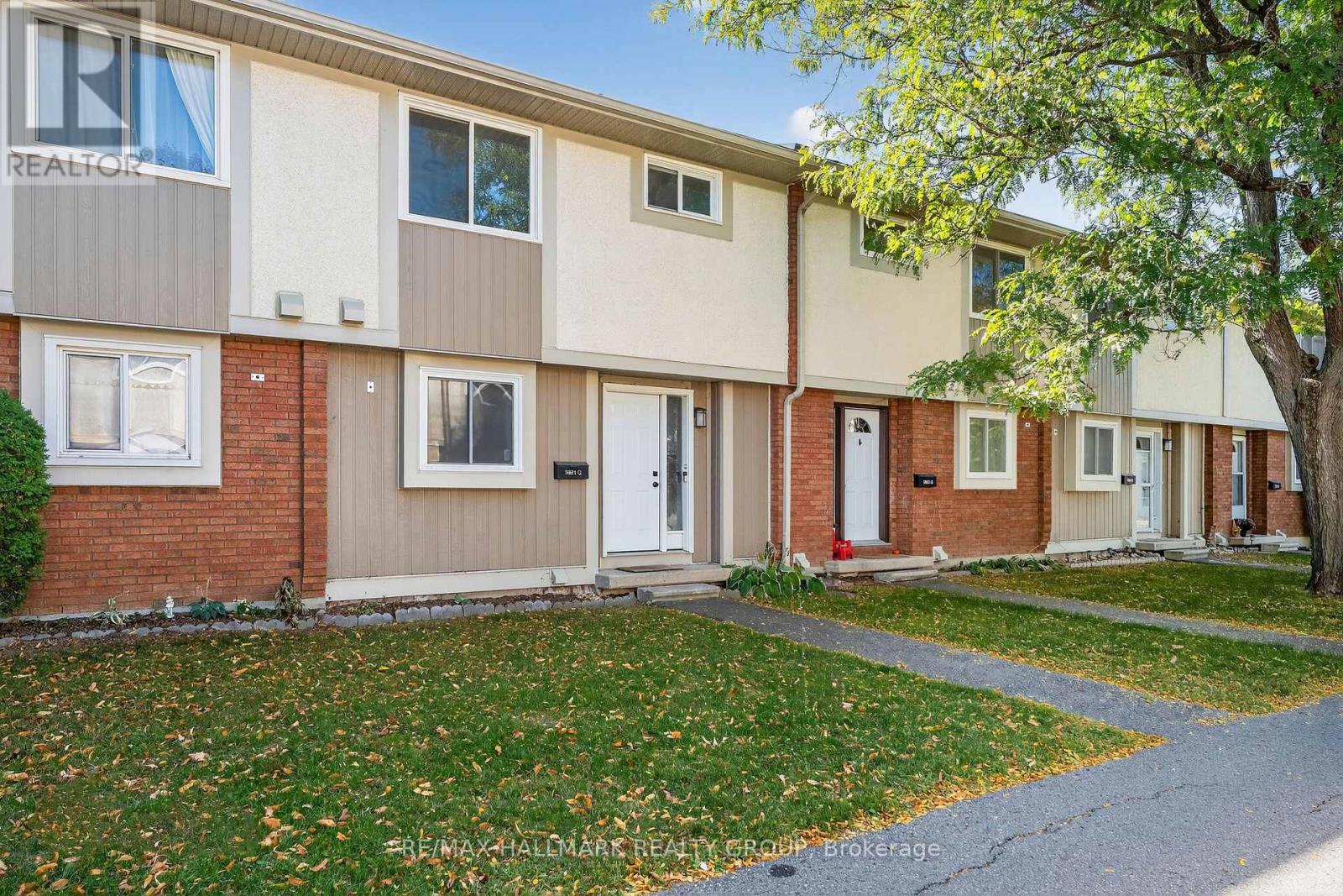 3921c Old Richmond Road, Ottawa, Ontario  K2H 8T9 - Photo 2 - X12444300