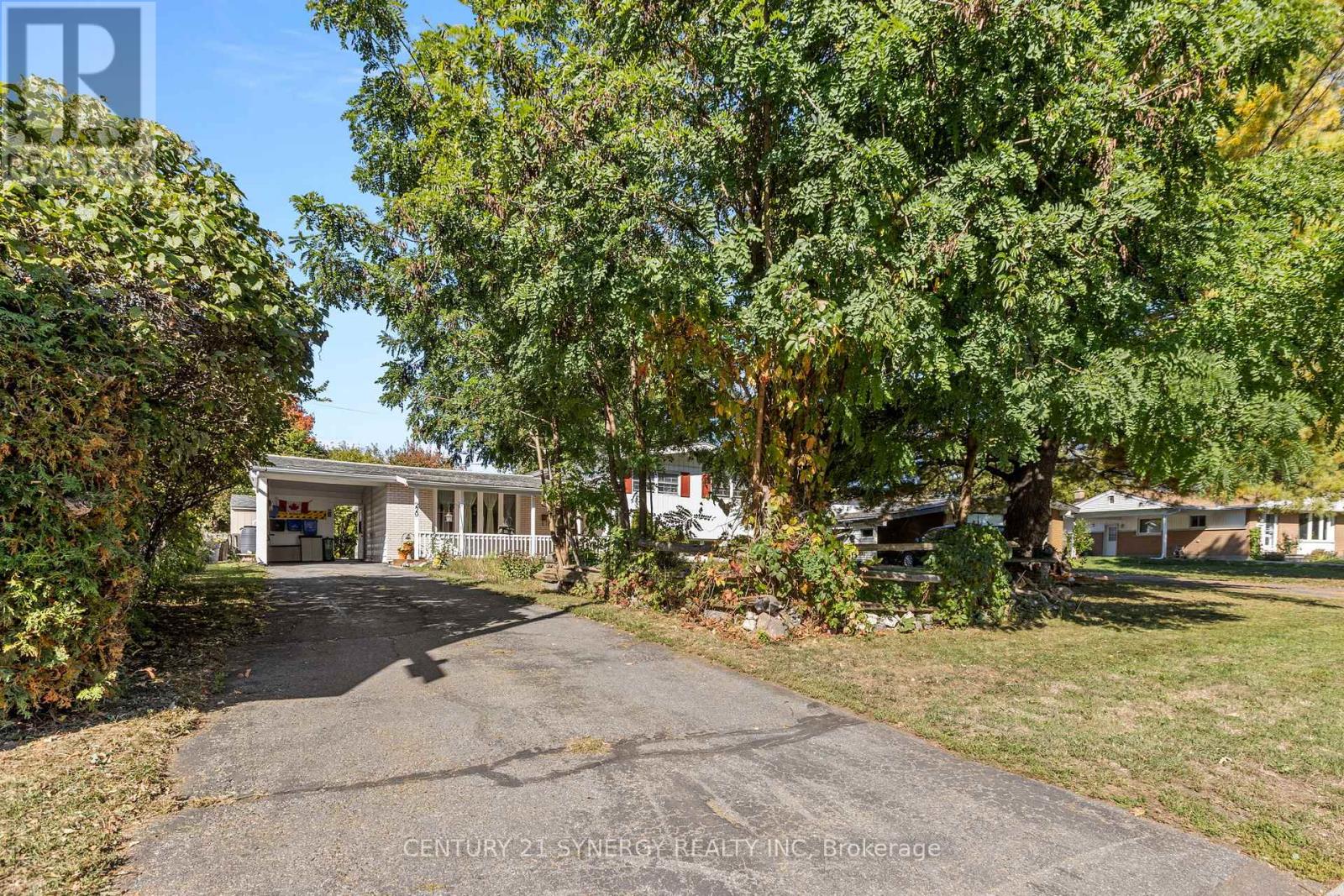 229 Kennedy Lane W, Ottawa, Ontario  K1E 1G5 - Photo 2 - X12444327