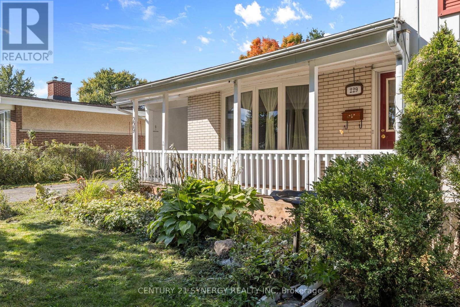 229 Kennedy Lane W, Ottawa, Ontario  K1E 1G5 - Photo 4 - X12444327