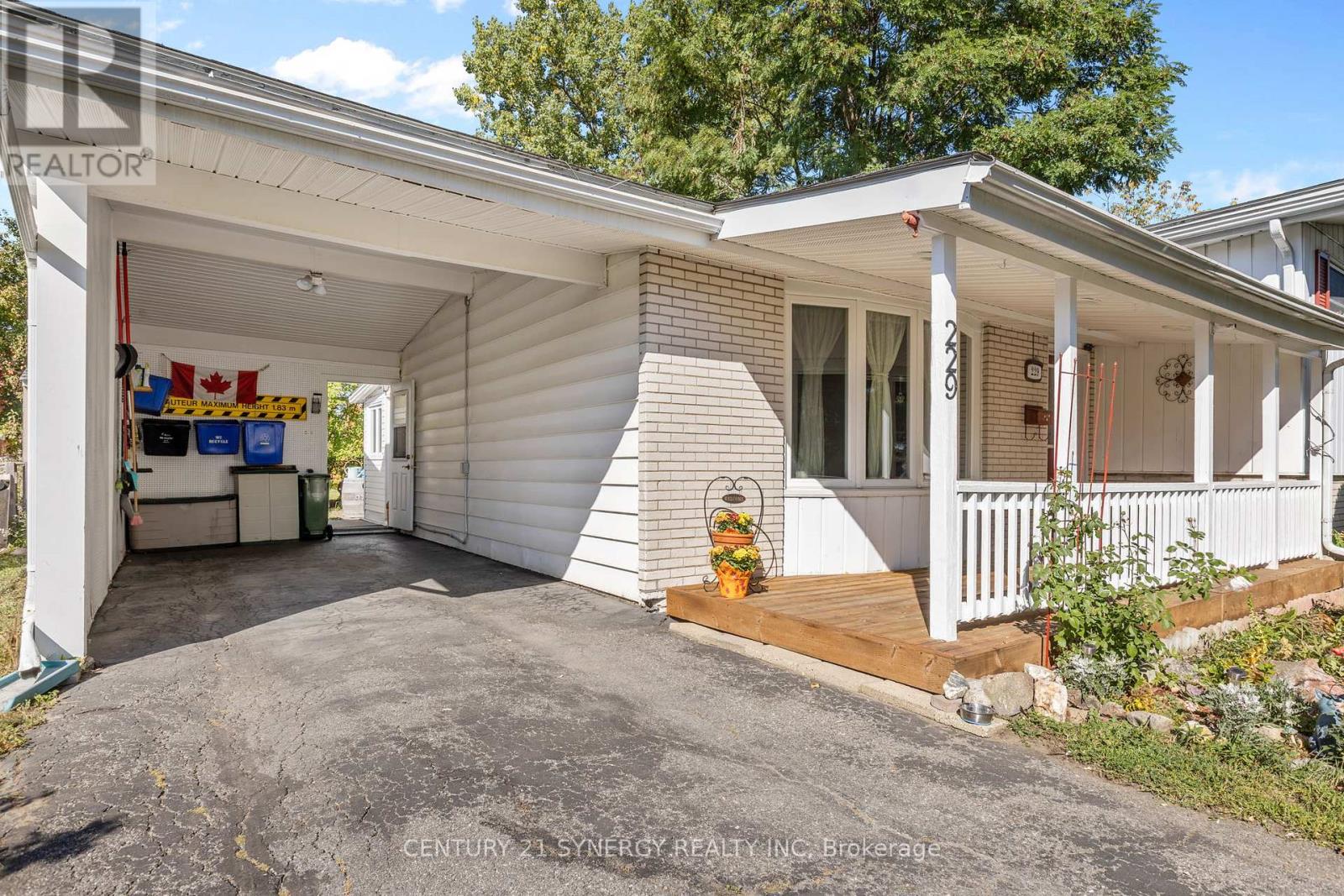 229 Kennedy Lane W, Ottawa, Ontario  K1E 1G5 - Photo 6 - X12444327