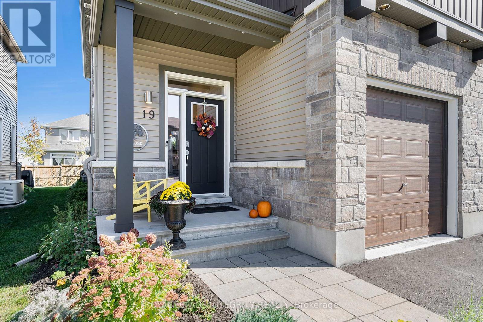 19 Riddell Street, Carleton Place, Ontario  K7C 0J5 - Photo 2 - X12444334