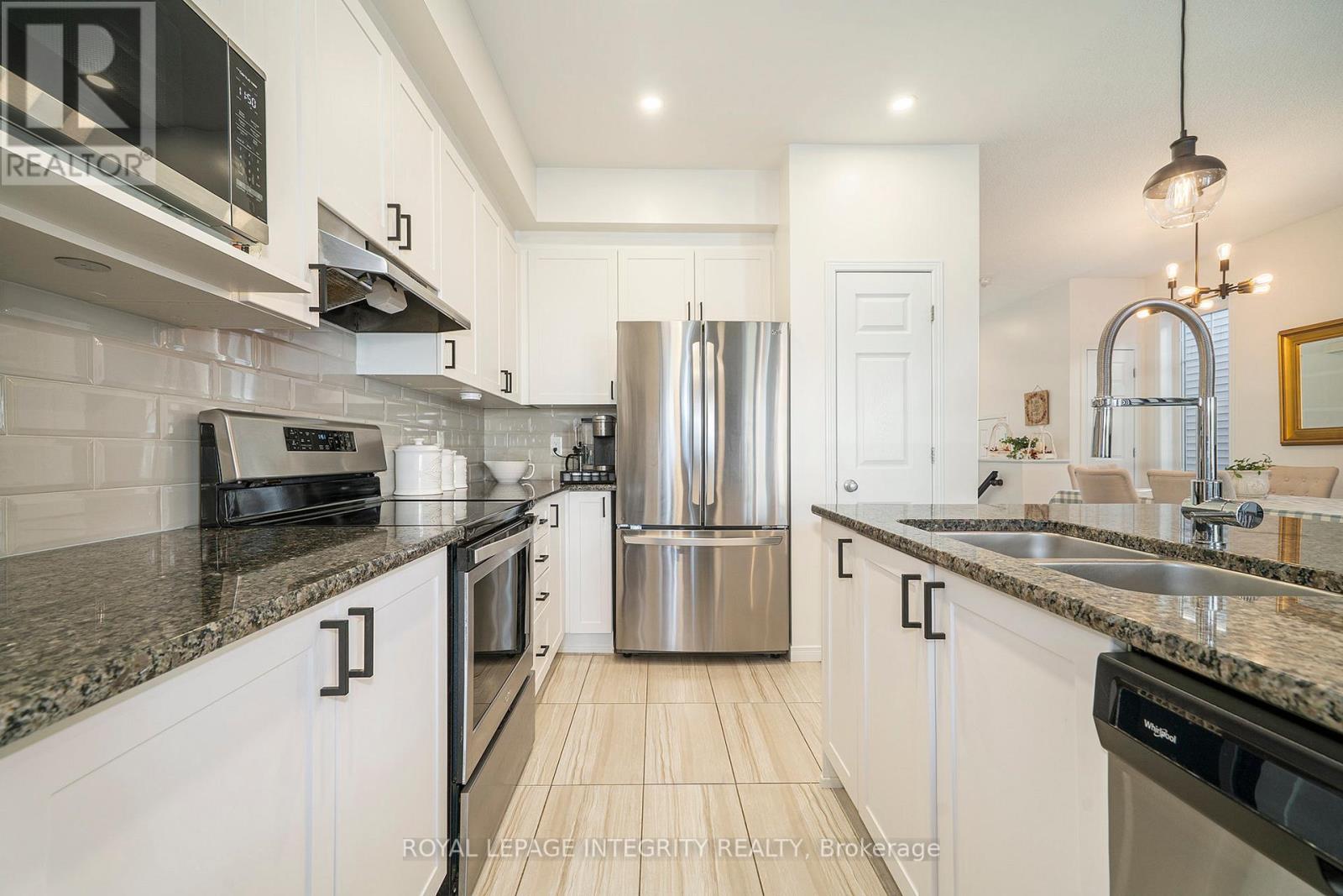 19 Riddell Street, Carleton Place, Ontario  K7C 0J5 - Photo 8 - X12444334