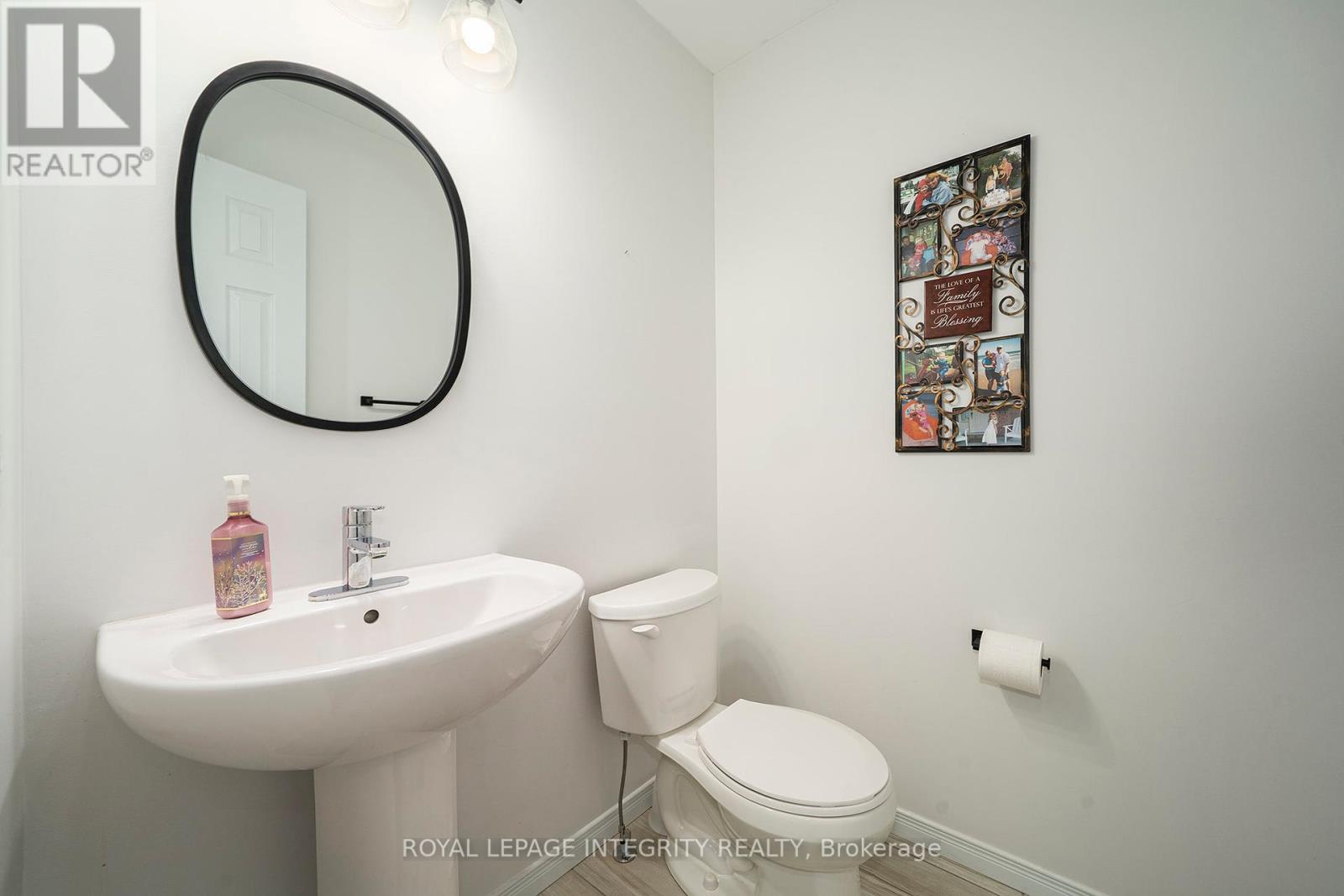 19 Riddell Street, Carleton Place, Ontario  K7C 0J5 - Photo 9 - X12444334