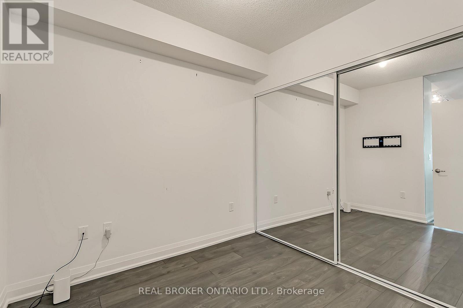 832 - 26 Gibbs Road, Toronto, Ontario  M9B 0E3 - Photo 8 - W12329871