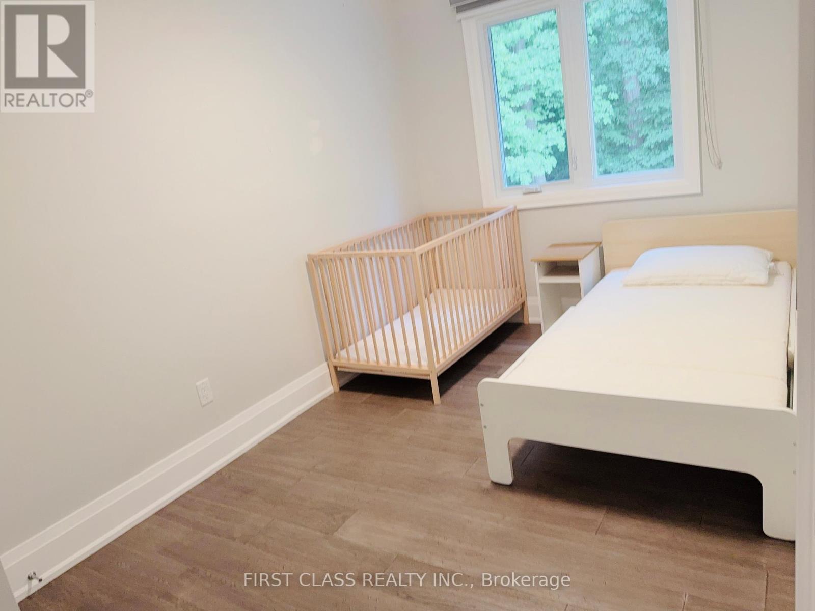 1684 Angela Crescent, Mississauga, Ontario  L5J 1B9 - Photo 10 - W12382872