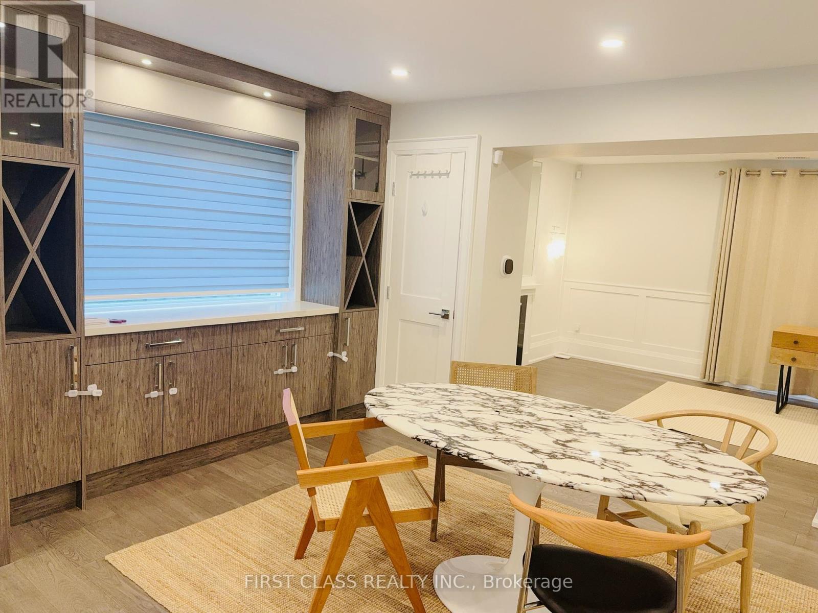 1684 Angela Crescent, Mississauga, Ontario  L5J 1B9 - Photo 6 - W12382872