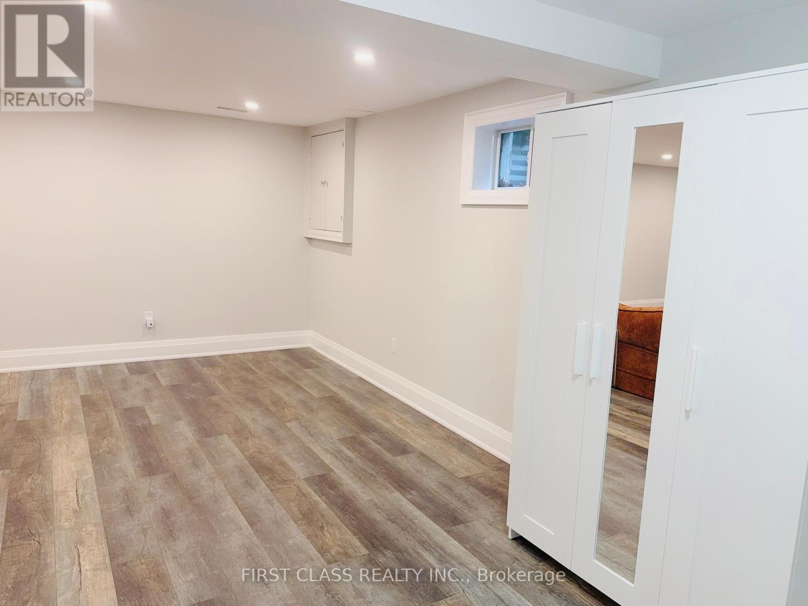 1684 Angela Crescent, Mississauga, Ontario  L5J 1B9 - Photo 17 - W12382872