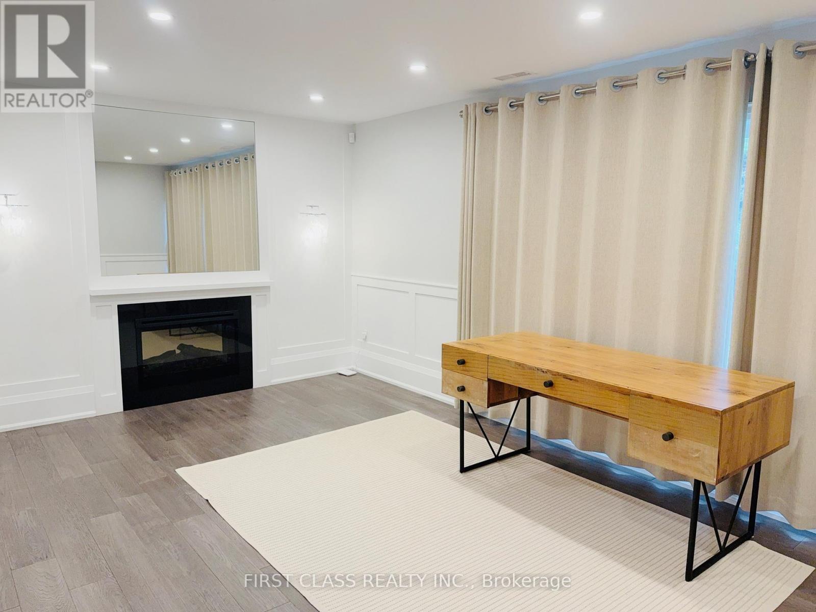 1684 Angela Crescent, Mississauga, Ontario  L5J 1B9 - Photo 7 - W12382872