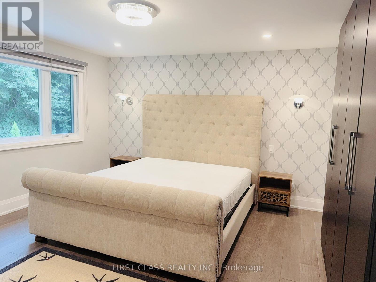 1684 Angela Crescent, Mississauga, Ontario  L5J 1B9 - Photo 9 - W12382872
