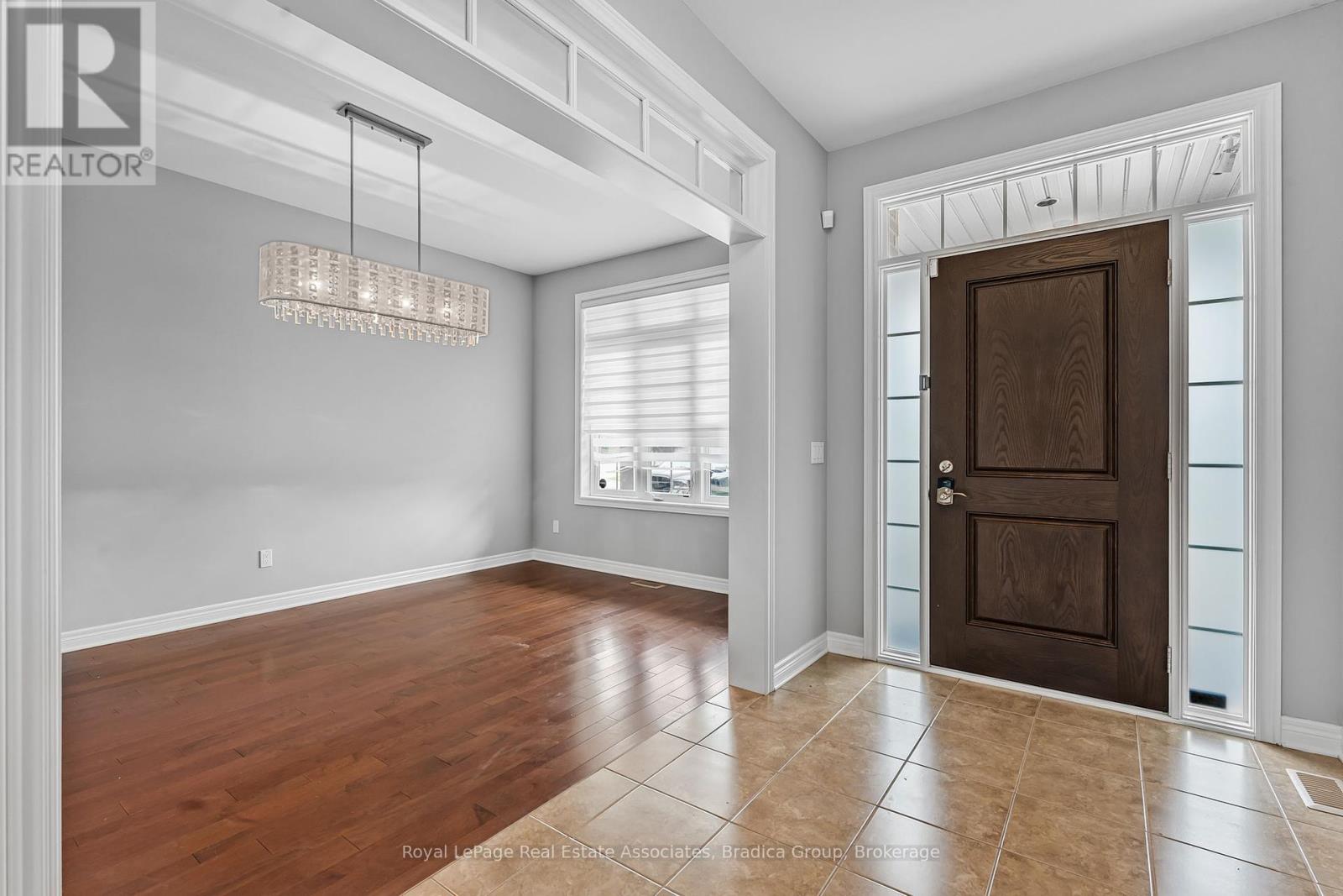17 Trailwood Drive, Welland, Ontario  L3C 0B6 - Photo 3 - X12367339