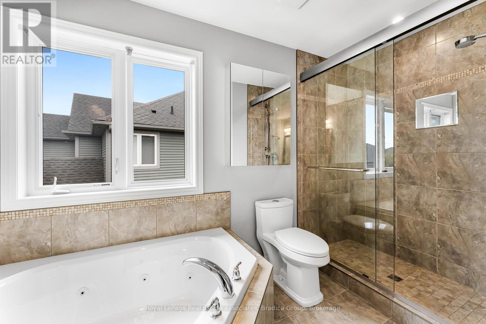 17 Trailwood Drive, Welland, Ontario  L3C 0B6 - Photo 24 - X12367339