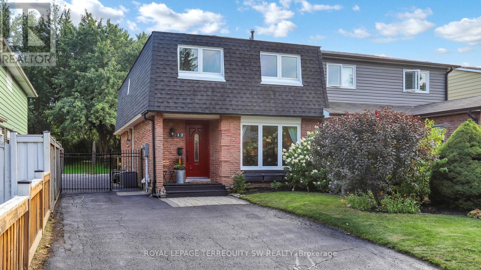 12 Newby Court, Brampton (Brampton North), Ontario  L6V 2R8 - Photo 2 - W12444199