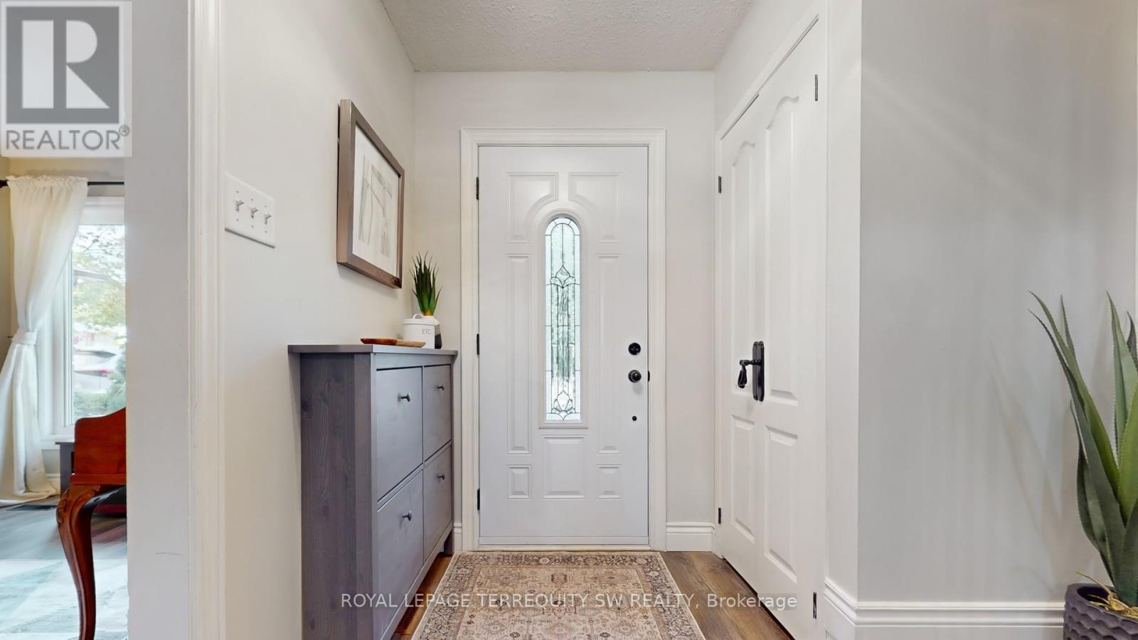 12 Newby Court, Brampton (Brampton North), Ontario  L6V 2R8 - Photo 5 - W12444199