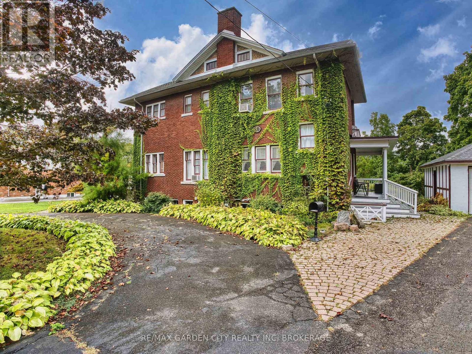 20 Evan Street, Welland (N. Welland), Ontario  L3B 3V4 - Photo 1 - X12444312