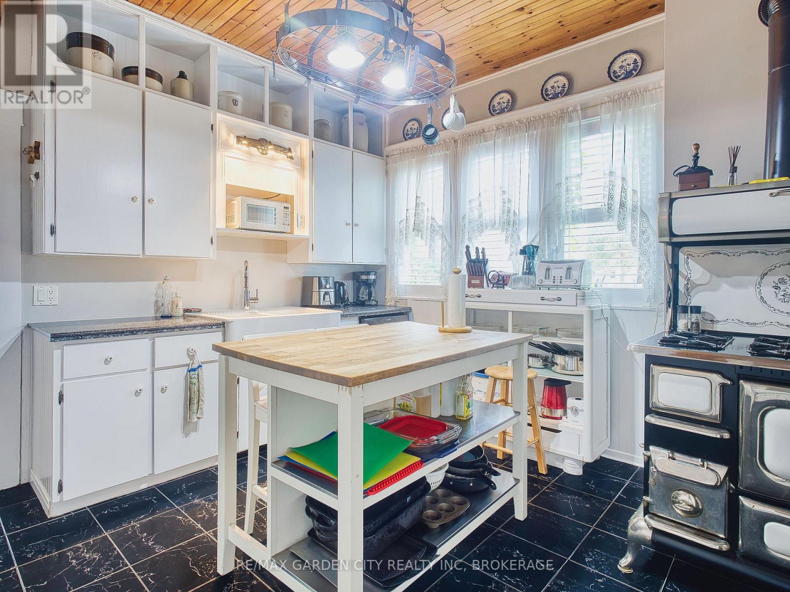 20 Evan Street, Welland (N. Welland), Ontario  L3B 3V4 - Photo 16 - X12444312