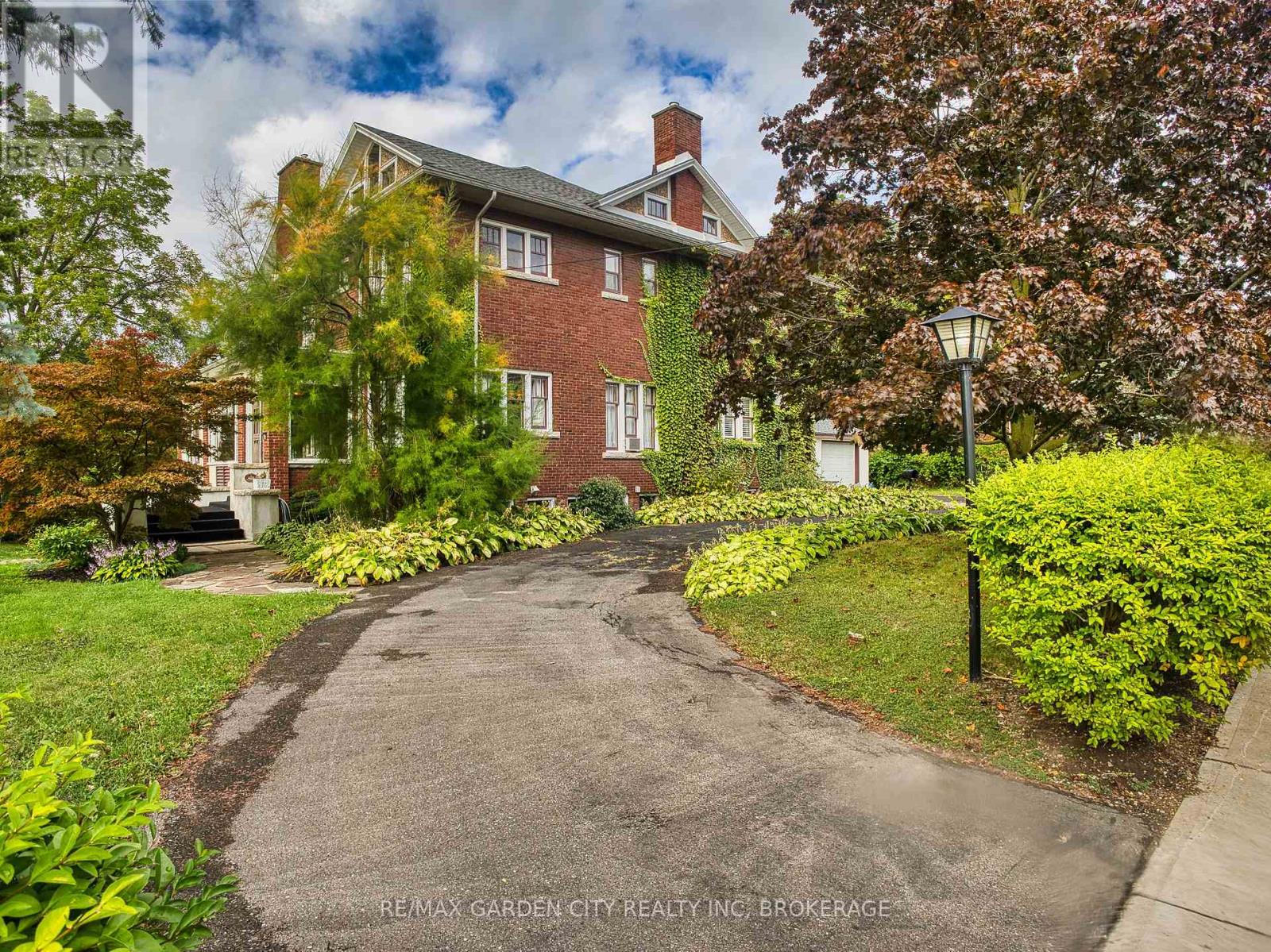 20 Evan Street, Welland (N. Welland), Ontario  L3B 3V4 - Photo 2 - X12444312