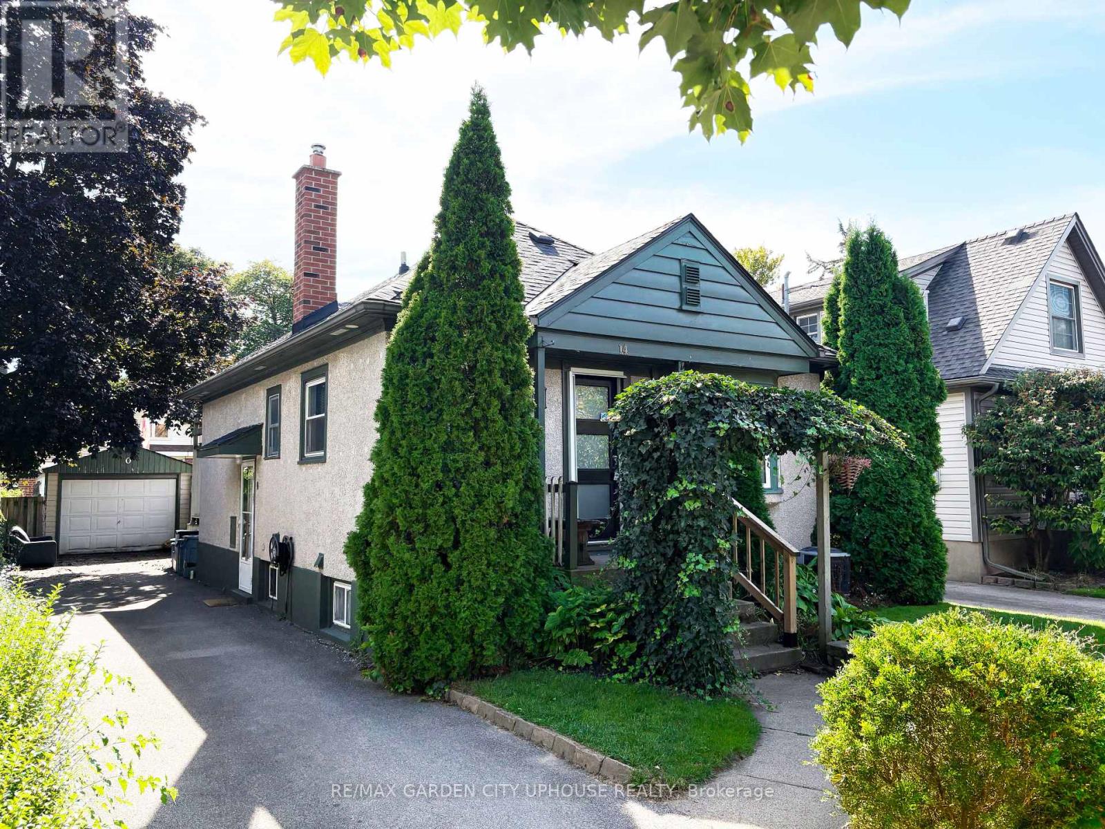14 Spruce Street, St. Catharines (Downtown), Ontario  L2R 1B3 - Photo 1 - X12444324